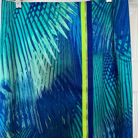 NWT Elie Tahari Vibrant Pickleball Mini Skirt Athletic Golf Travel Blue Green 8 - Picture 2 of 9